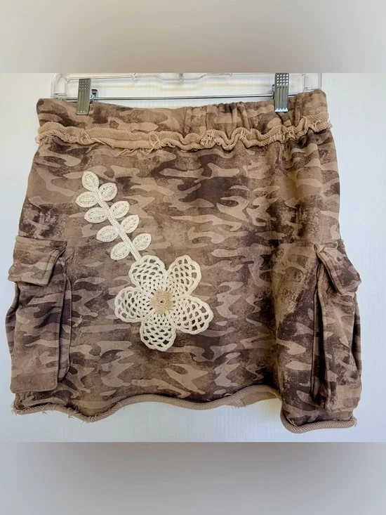 POL Woman’s Boho Western Camo Cargo Mini Skirt with Crochet Detail Size Medium - Picture 5 of 10